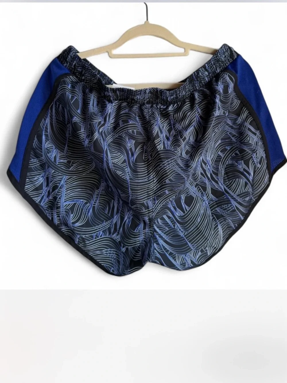 Under Armour Women's Black & Blue Abstract Print Athletic Shorts